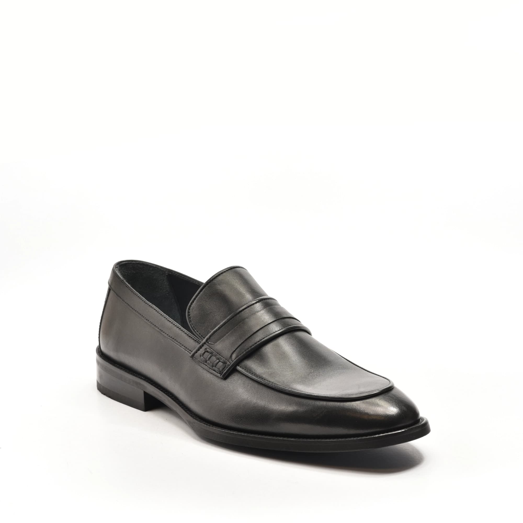 Penny Loafer in Black with Woven Saddle Detail